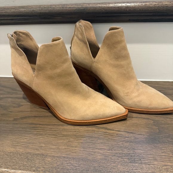 Vince Camuto Gigietta Suede Block Heel Bootie | Size 6.5 - Picture 3 of 10